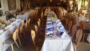 Suessholz Herzerlstühle auf Hochzeit