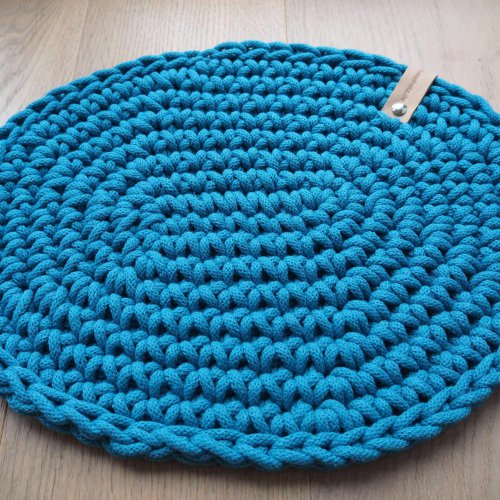 SÜSSHOLZ Häkelkissen in blau