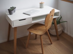 Eiche Herzerlstuhl im modernen Büro im Scandi Design