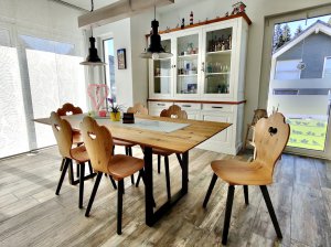 SÜSSHOLZ Herzerlstühle Schalenstuhl Eiche mit schwarzen Beinen im Esszimmer