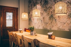SÜSSHOLZ Herzerlstühle im Togather Restaurant in München
