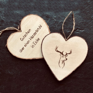 Individuelle Geschenkgutscheine als Holzherz anfertigen lassen