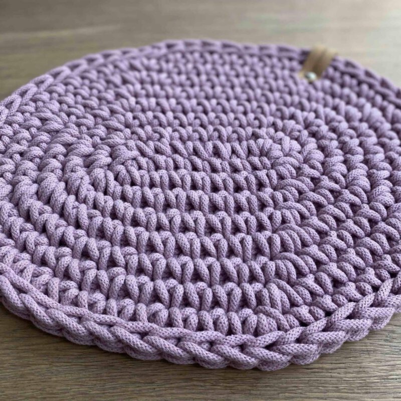 Gehäkeltes Sitzkissen für Schalenstuhl in pink