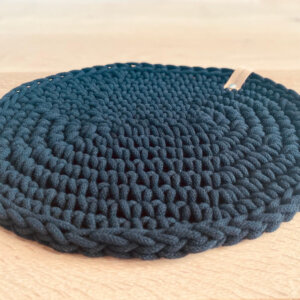 Gehäkelter Sitzkissen für Schalenstuhl in schwarz