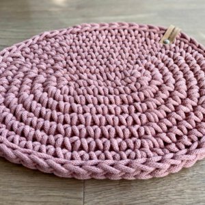 Gehäkelter Sitzkissen für Schalenstuhl in terrakotta