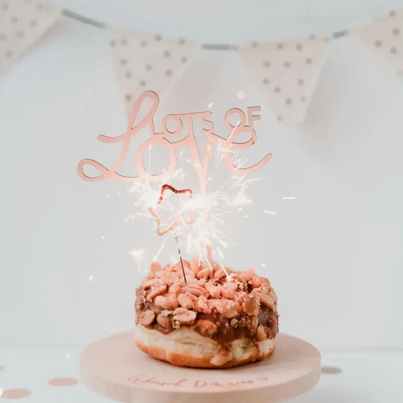 Cake Topper Holzschriftzug Lots of Love