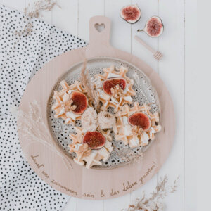 Food Dekoration Waffeln und Feigen auf Holzbrett