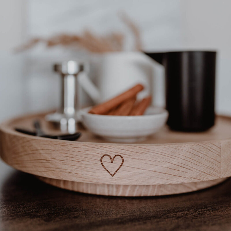 Holzdrehteller aus Eiche mit Herz