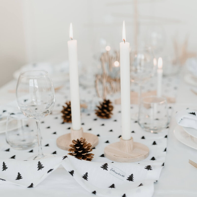 Kerzenständer aus Holz im Scandi Style mit Weihnachtsdeko