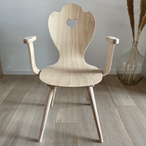 Herzerlstuhl mit Armlehne