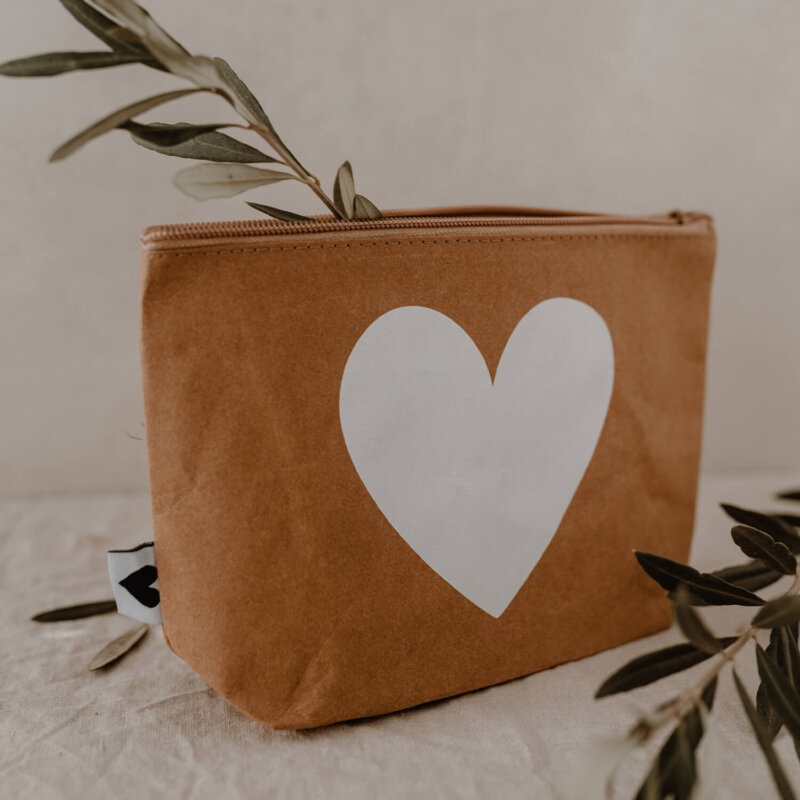 Kosmetiktasche mit herz aus Papier