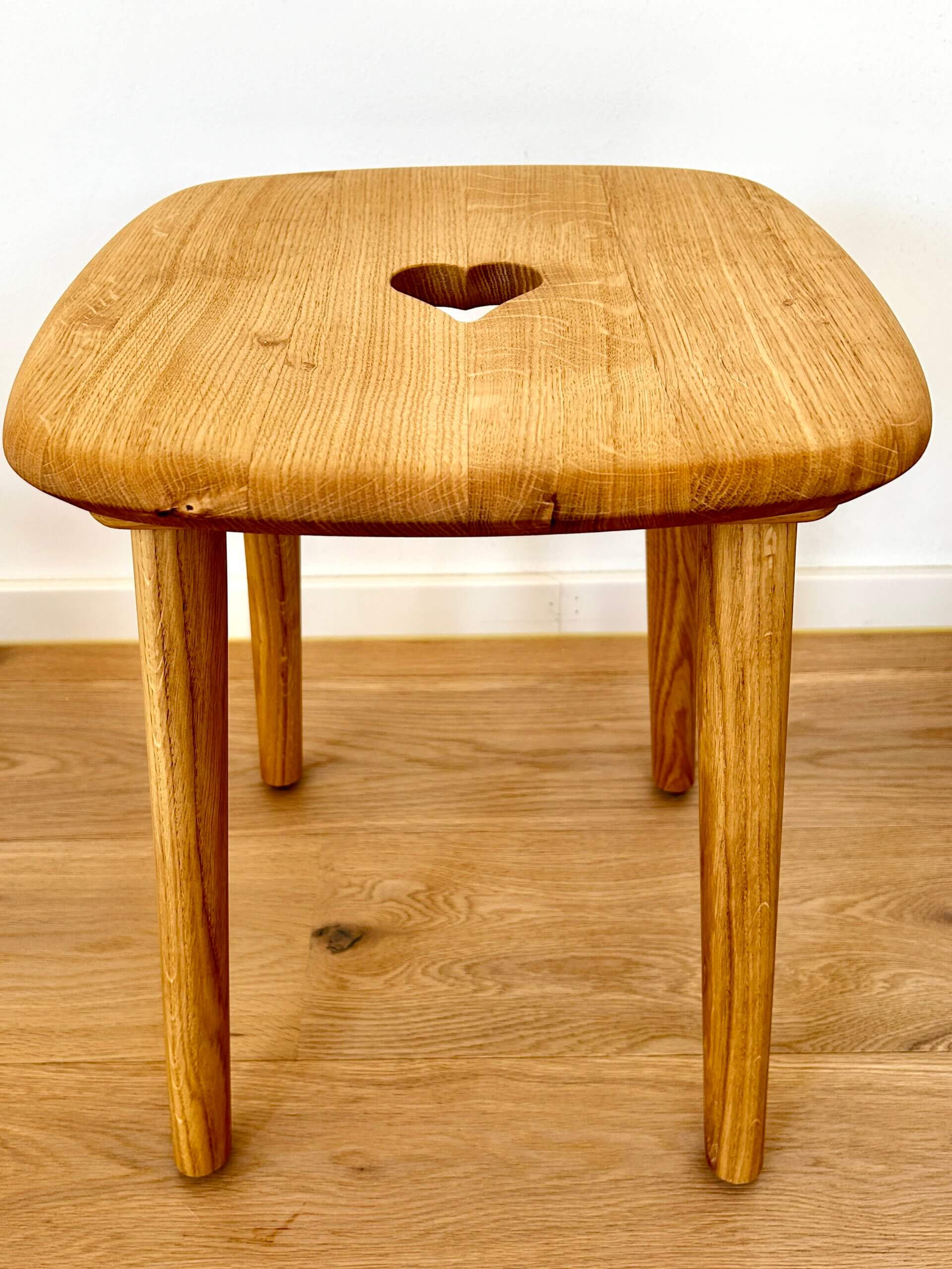 Beistelltisch Eiche Scandi-Design mit Herz